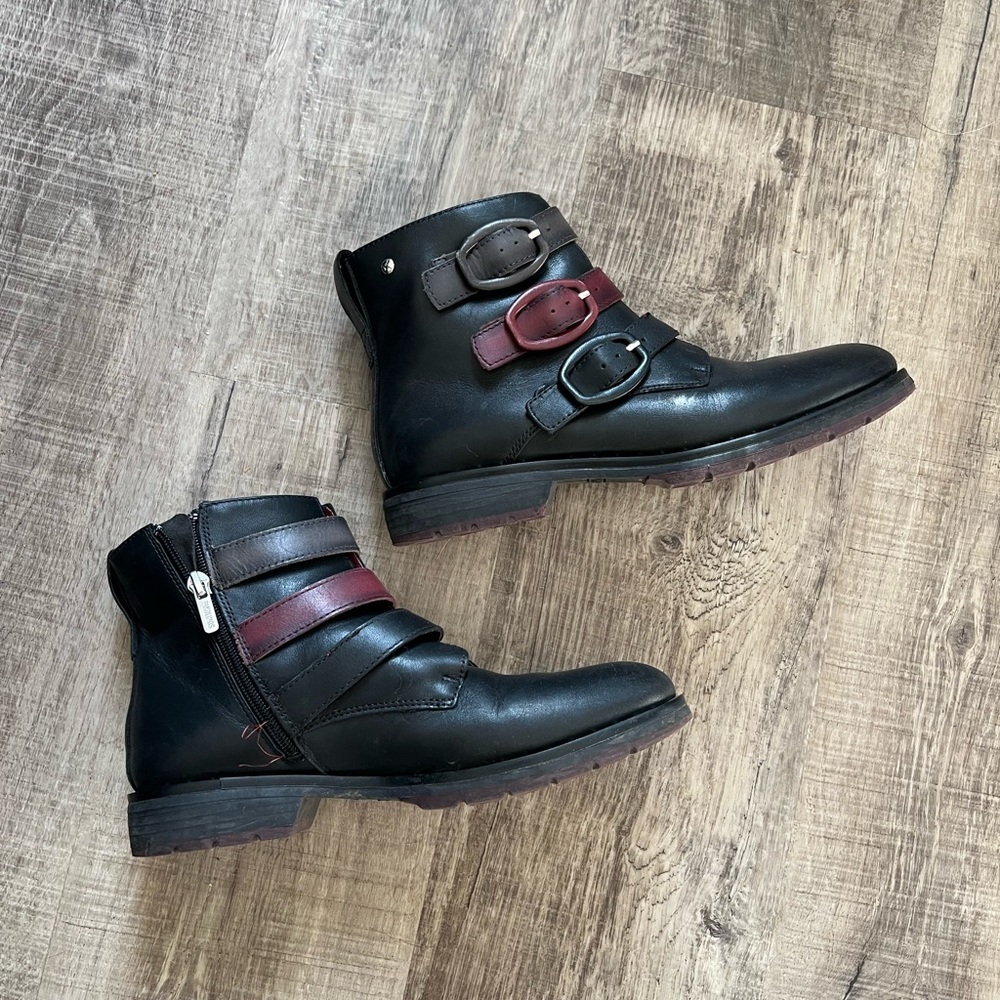 Pikolinos Caravaca Buckle Bootie Sz: 39 Excellent condition, leather bootie